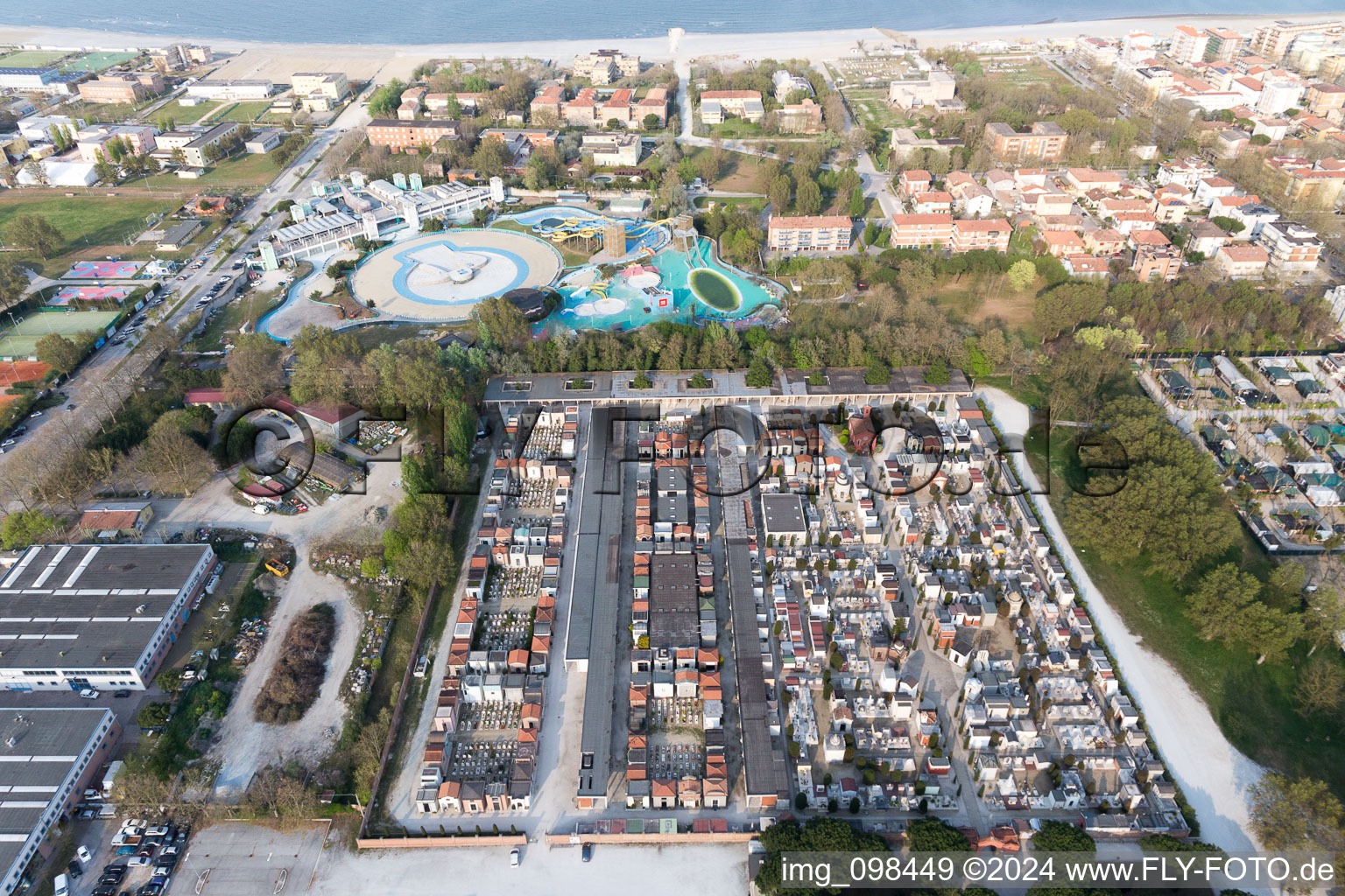 Cesenatico dans le département Forlì-Cesena, Italie vue d'en haut