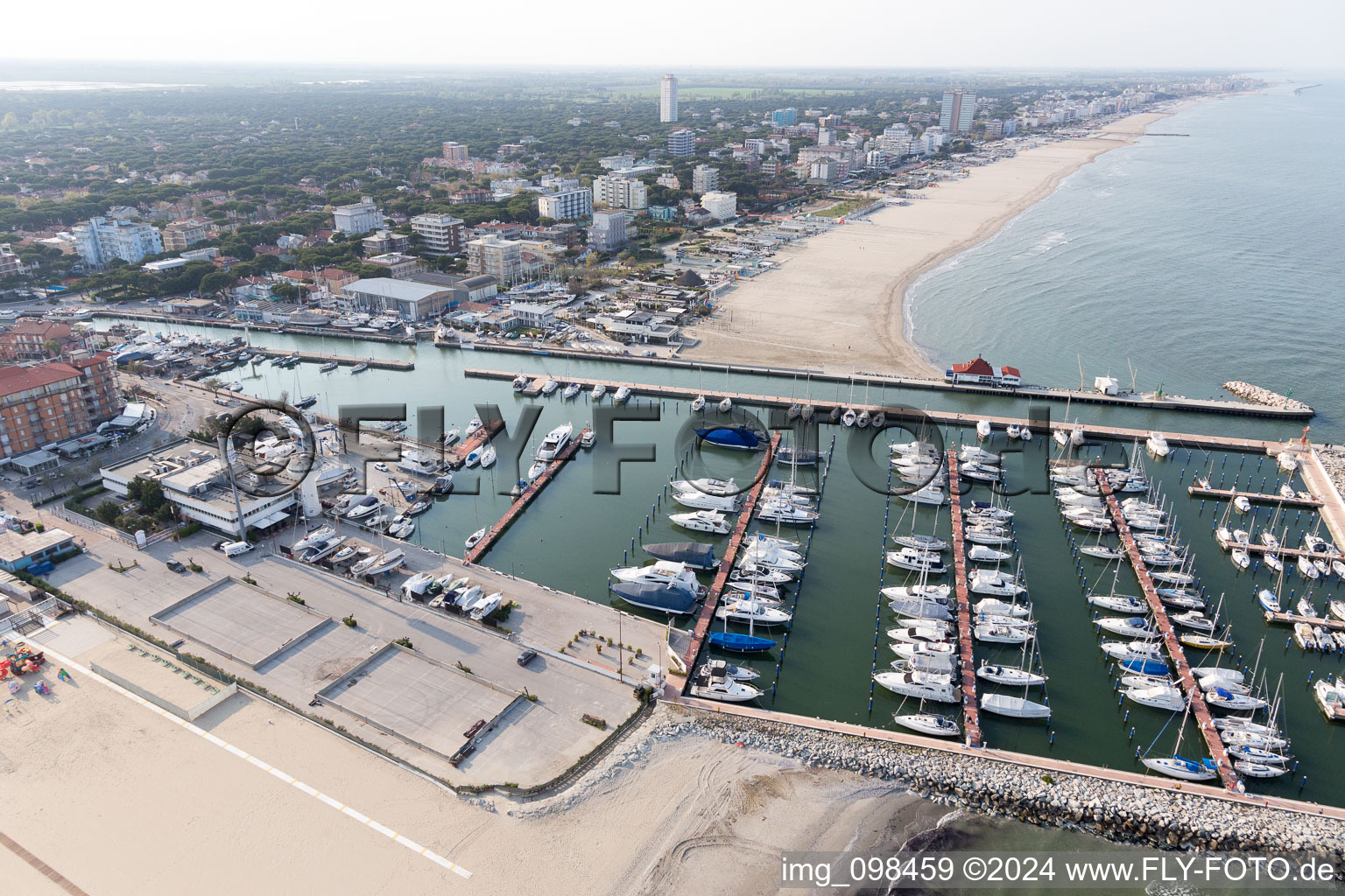 Photographie aérienne de Cervia dans le département Ravenna, Italie