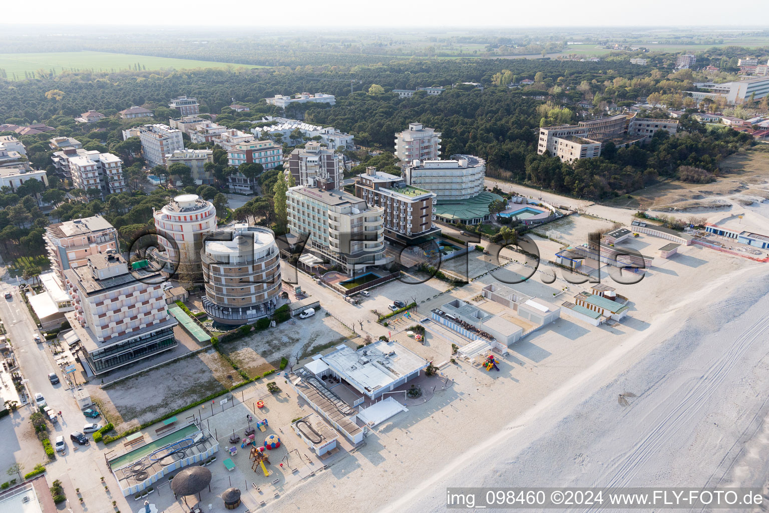 Vue d'oiseau de Milano Marittima dans le département Émilie-Romagne, Italie