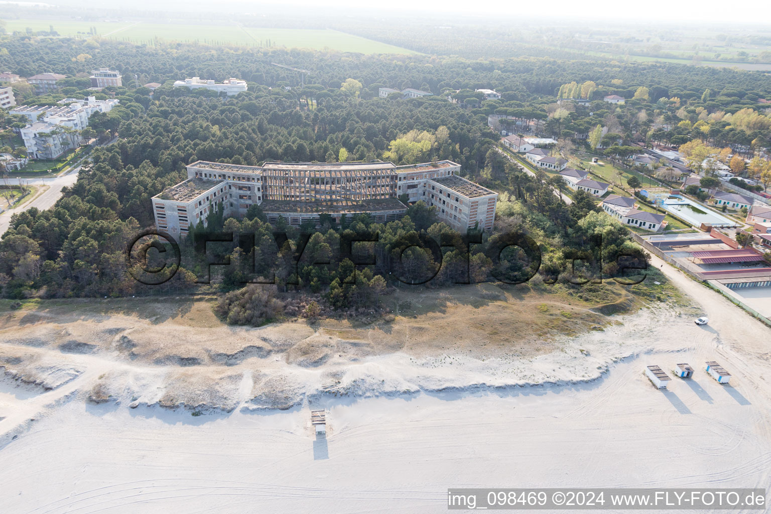 Ancien camp de loisirs pour enfants fascistes Colonia Varese sur l'Adriatique à Milano Marittima en Émilie-Romagne à Cervia dans le département Ravenna, Italie depuis l'avion