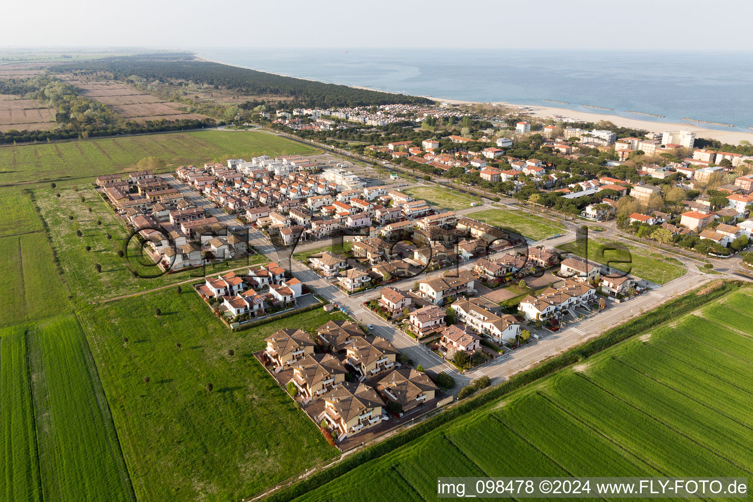 Vue aérienne de Case Belluzzi dans le département Émilie-Romagne, Italie