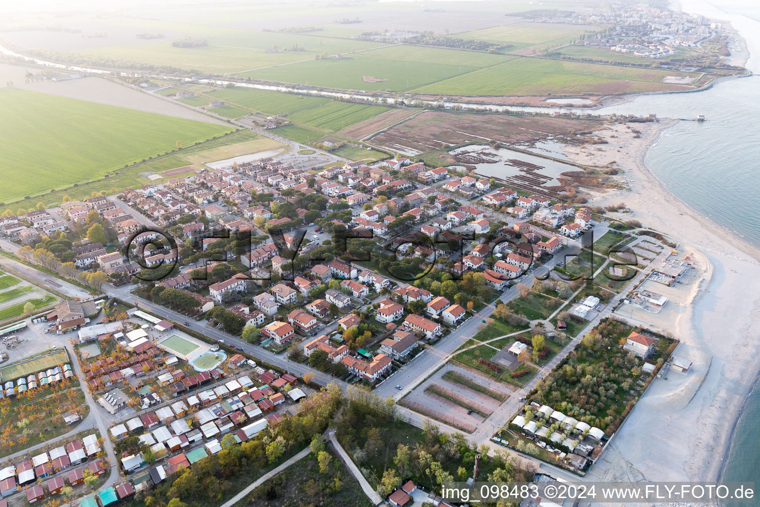 Lido DI Dante dans le département Émilie-Romagne, Italie d'en haut