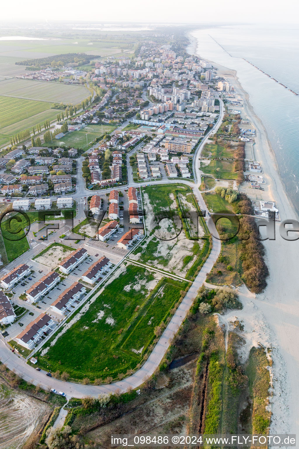 Lido DI Dante dans le département Émilie-Romagne, Italie depuis l'avion