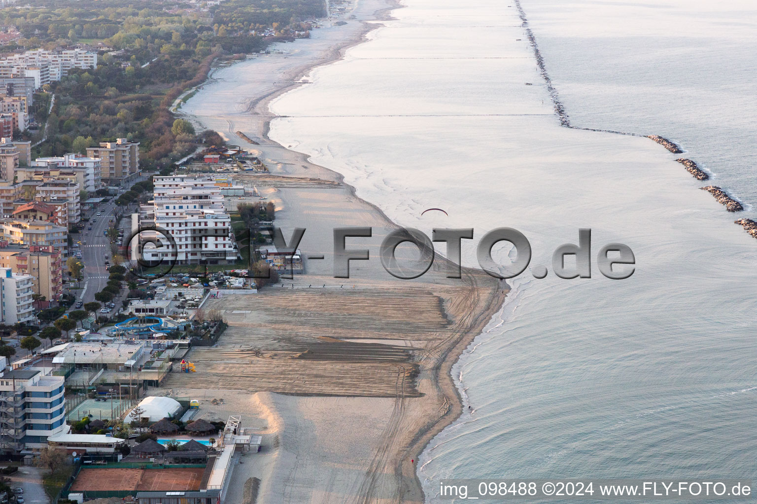 Vue aérienne de Lido Adriano dans le département Émilie-Romagne, Italie