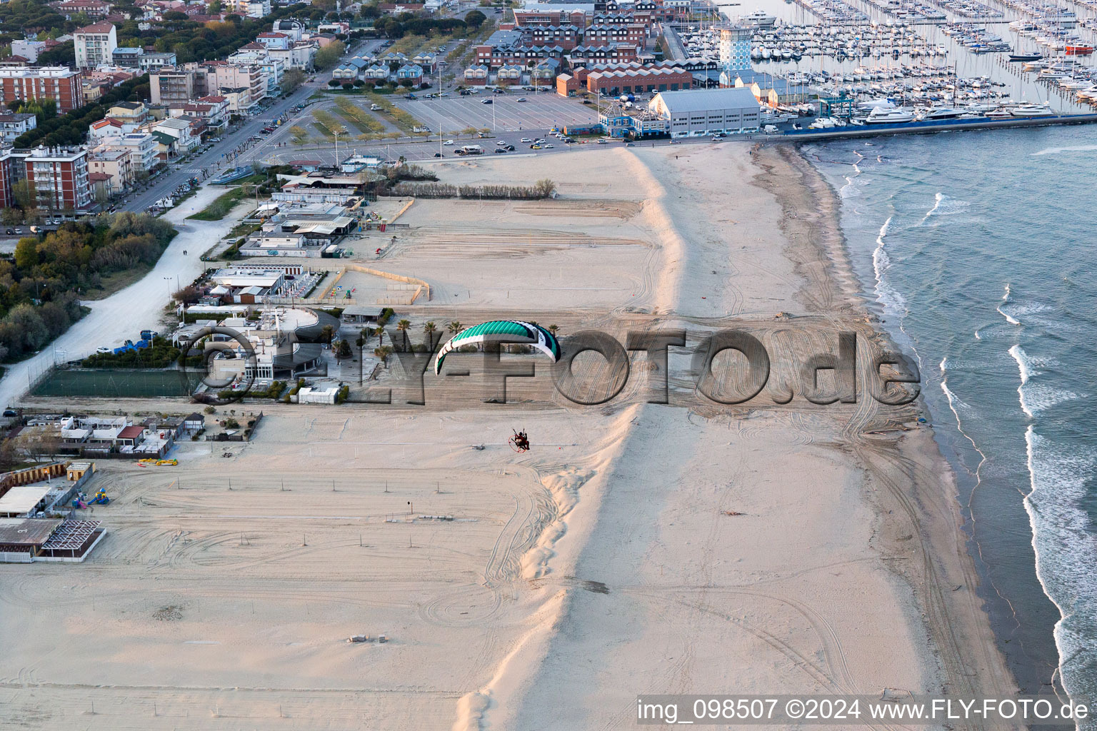 Vue oblique de Marina di Ravenna dans le département Émilie-Romagne, Italie