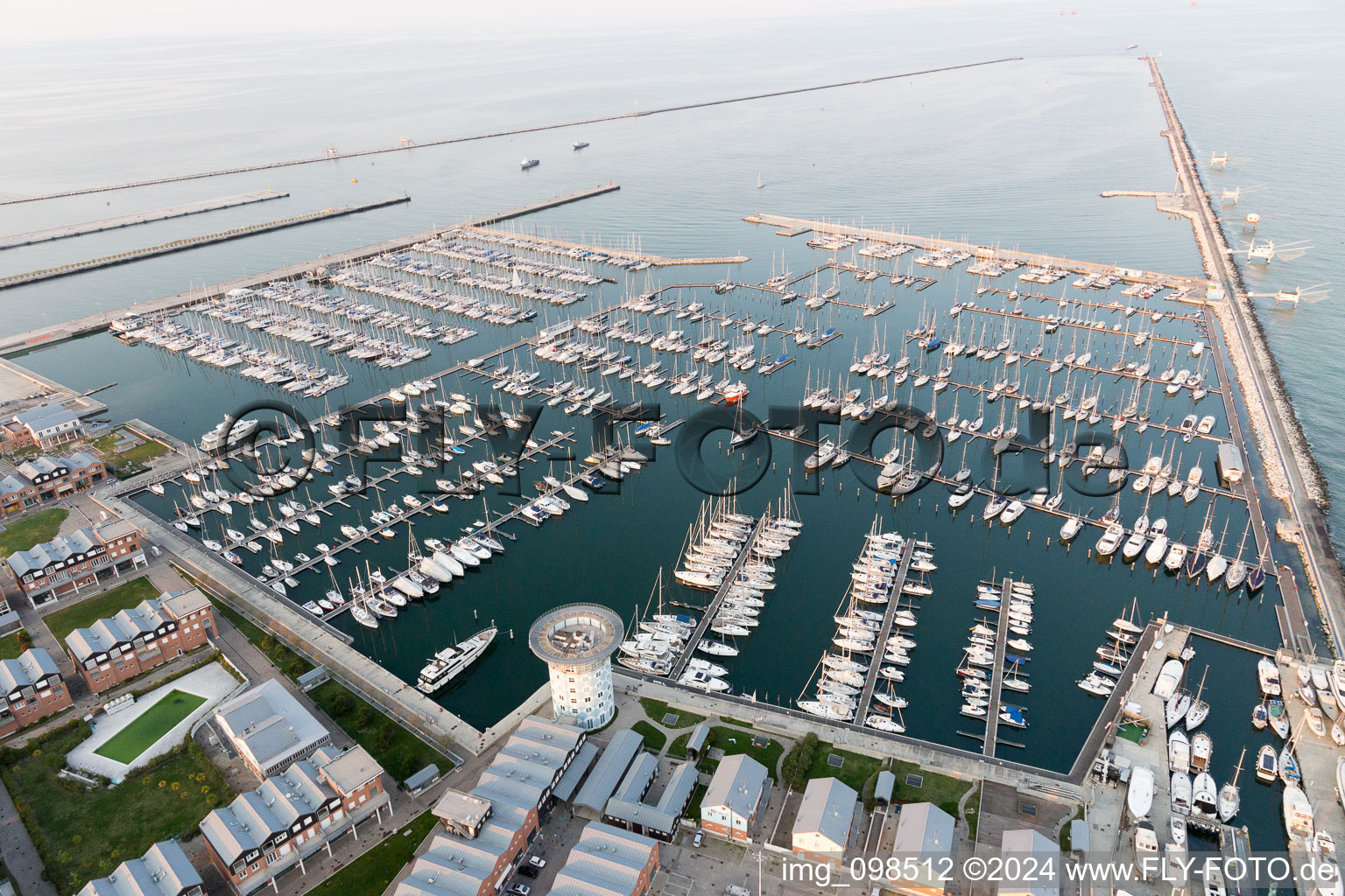 Marina di Ravenna dans le département Émilie-Romagne, Italie hors des airs