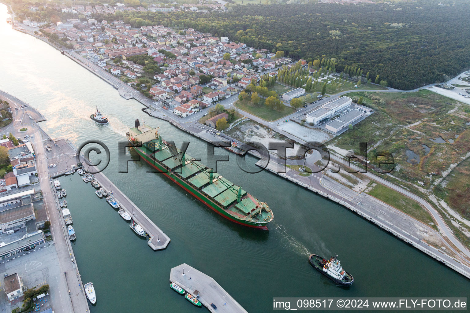 Vue aérienne de Porto Corsini dans le département Émilie-Romagne, Italie