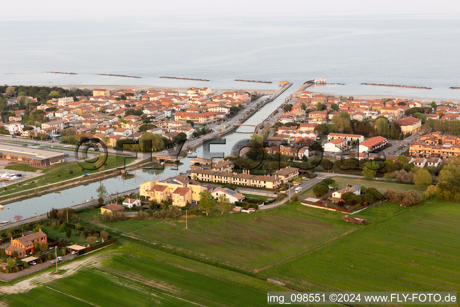 Photographie aérienne de Casalborsetti dans le département Émilie-Romagne, Italie