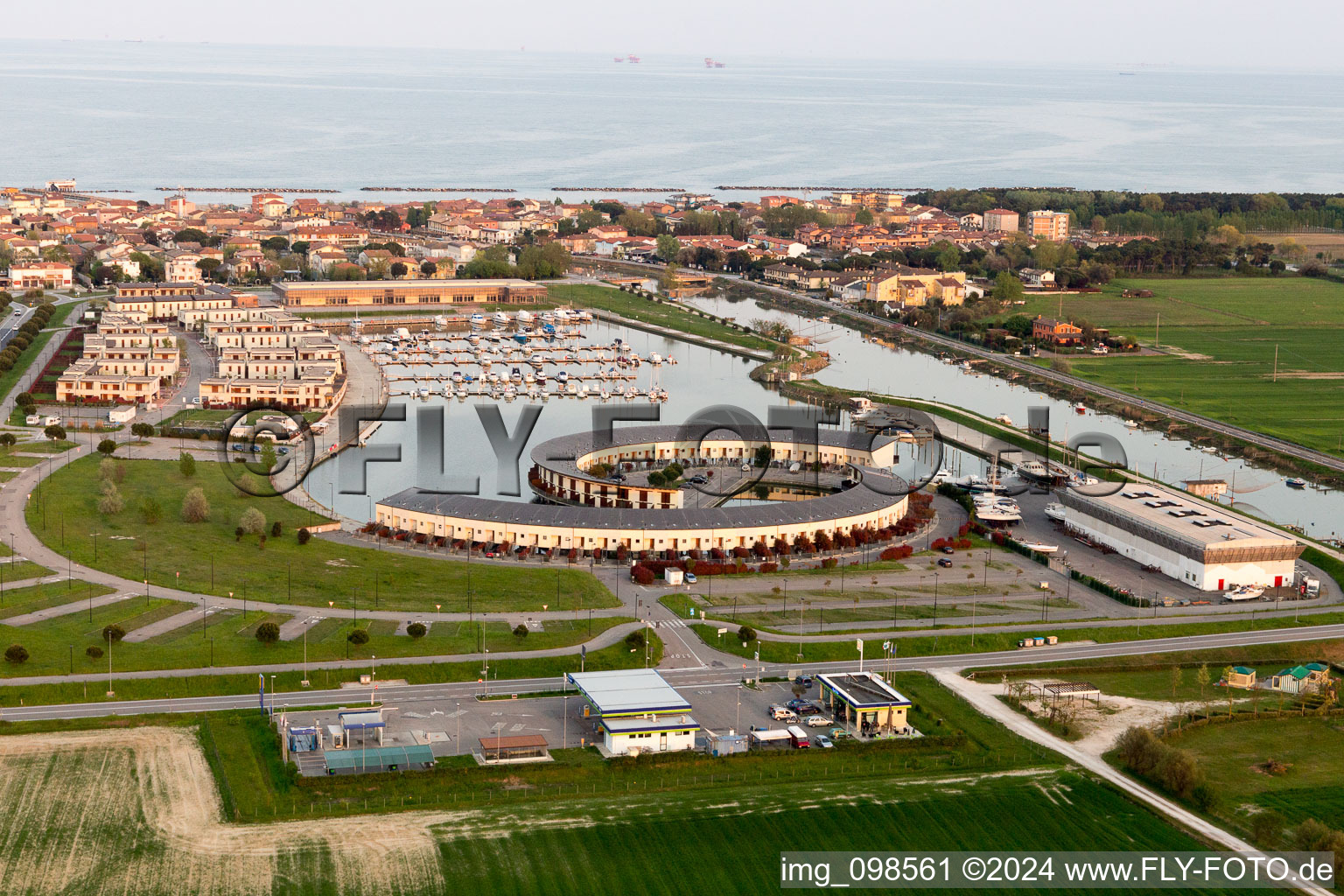 Image drone de Casalborsetti dans le département Émilie-Romagne, Italie