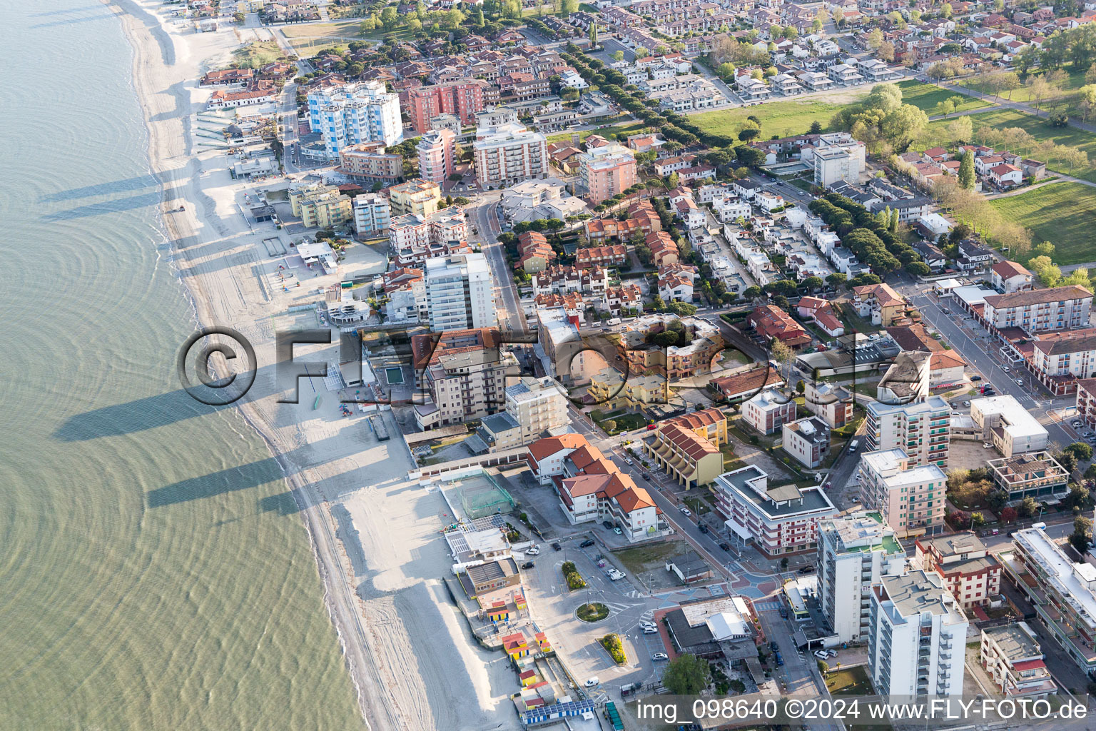 Vue aérienne de Lido de Pomposa à Comacchio dans le département Ferrara, Italie