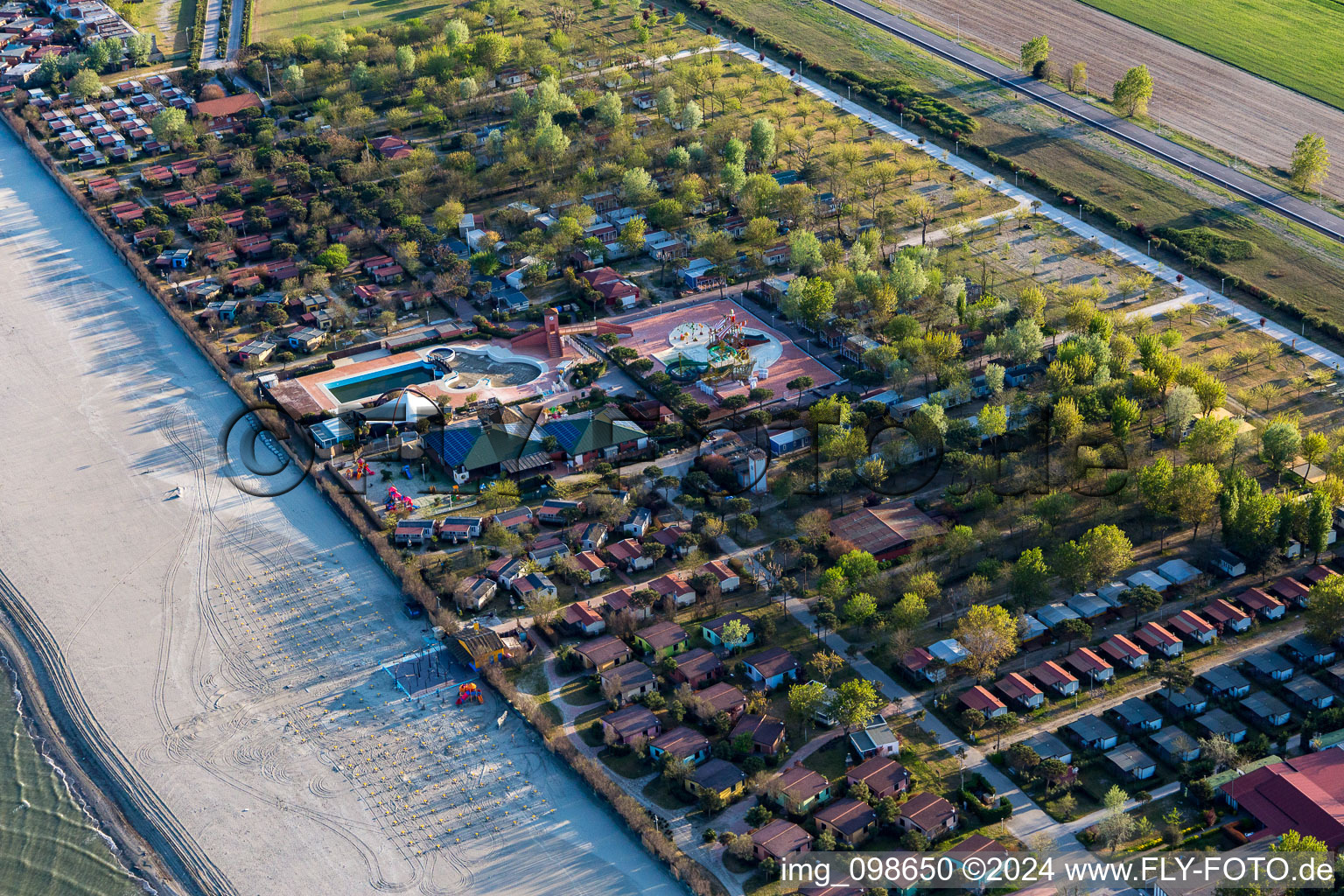 Vue aérienne de Quartier Porto Garibaldi in Comacchio dans le département Ferrara, Italie