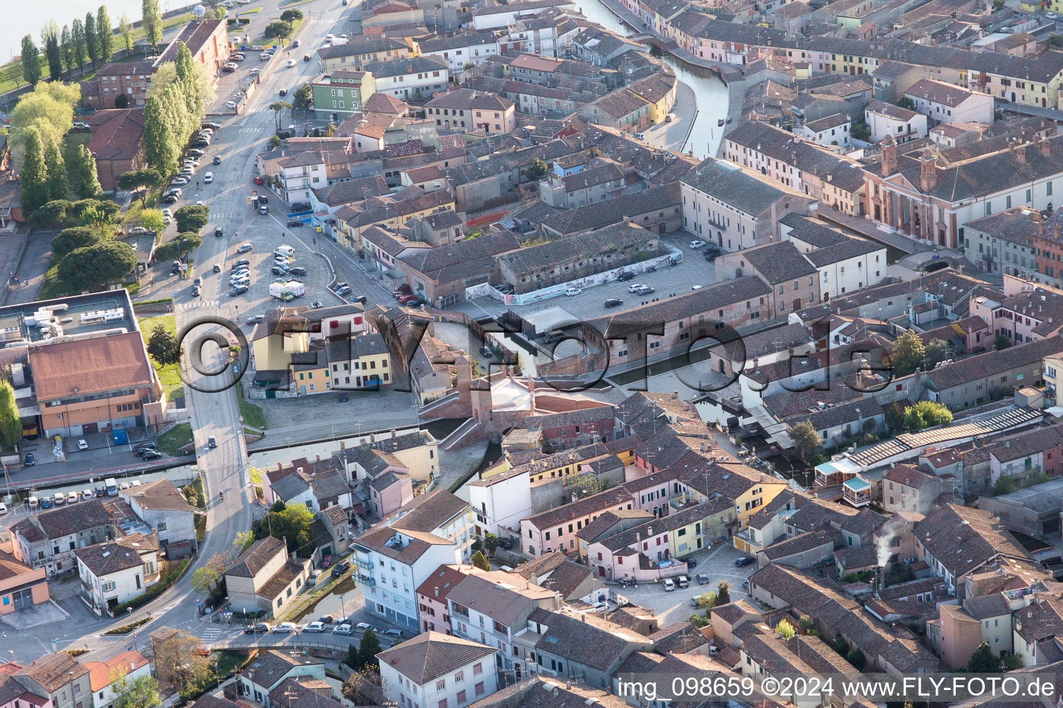 Vue oblique de Comacchio dans le département Ferrara, Italie