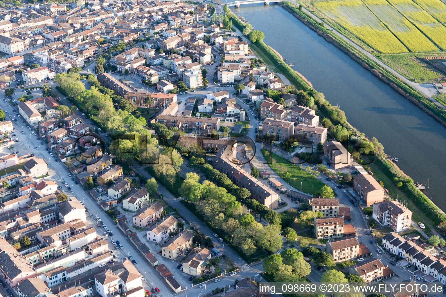 Vue aérienne de Comacchio dans le département Ferrara, Italie