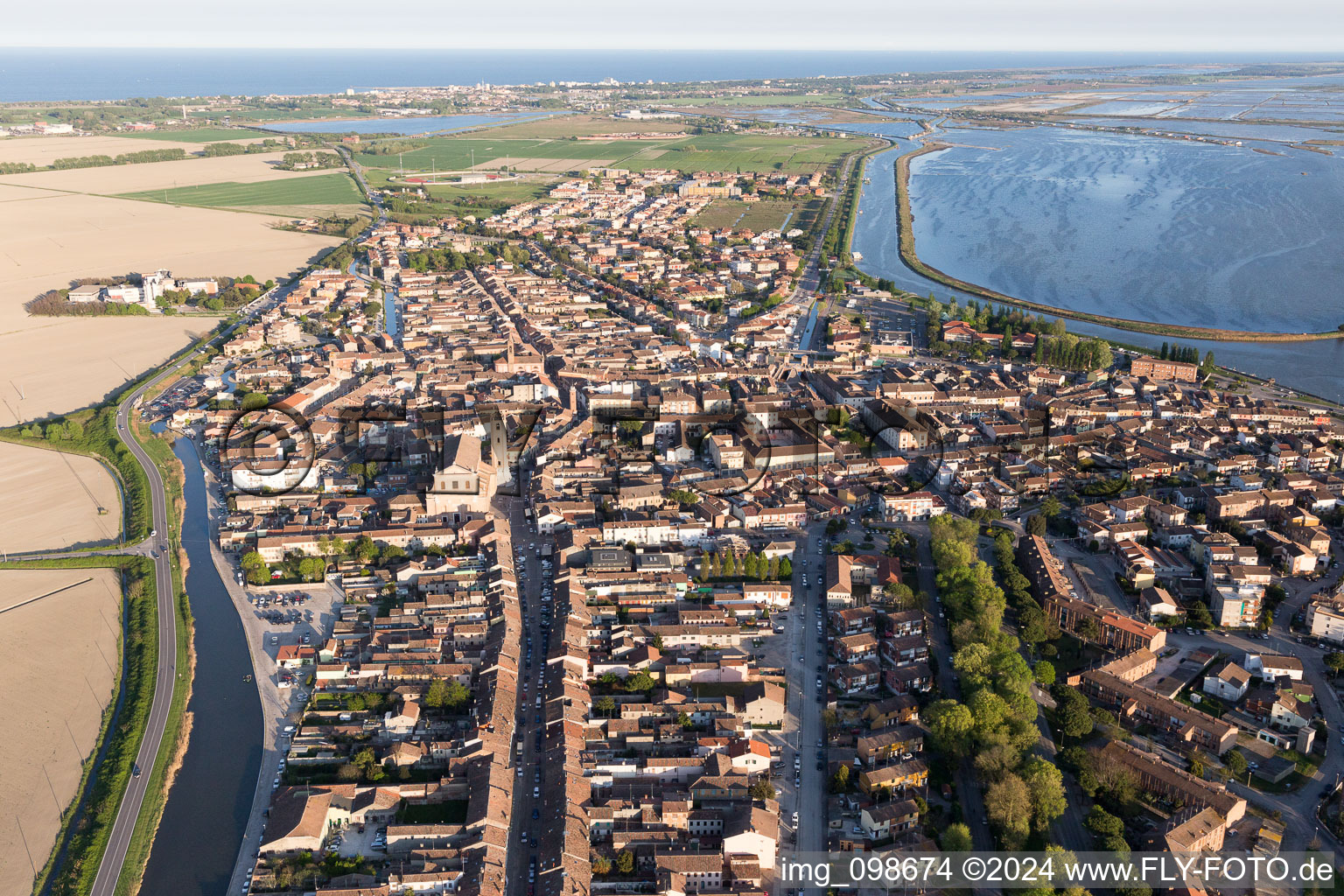 Photographie aérienne de Comacchio dans le département Ferrara, Italie