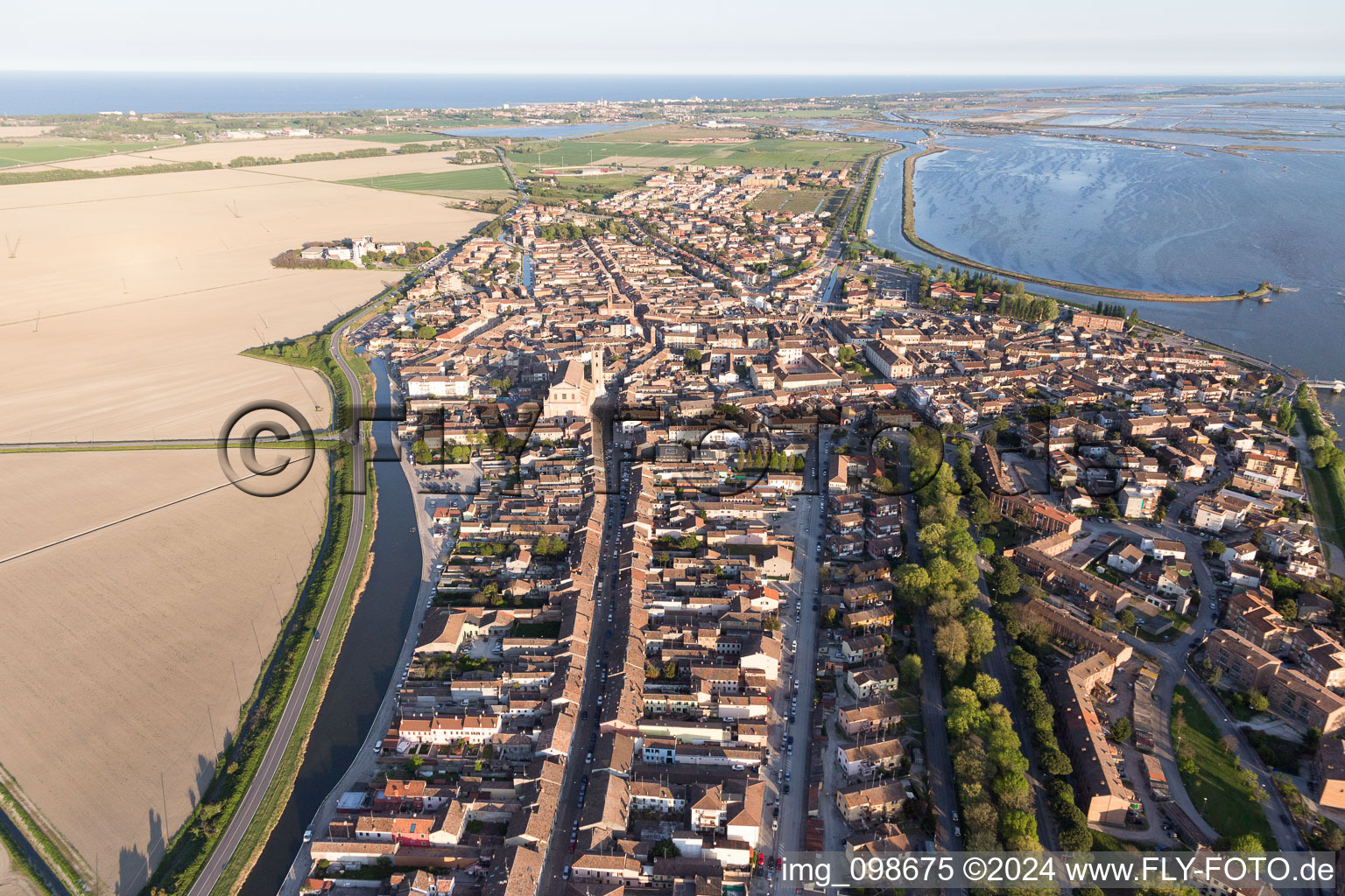 Vue oblique de Comacchio dans le département Ferrara, Italie