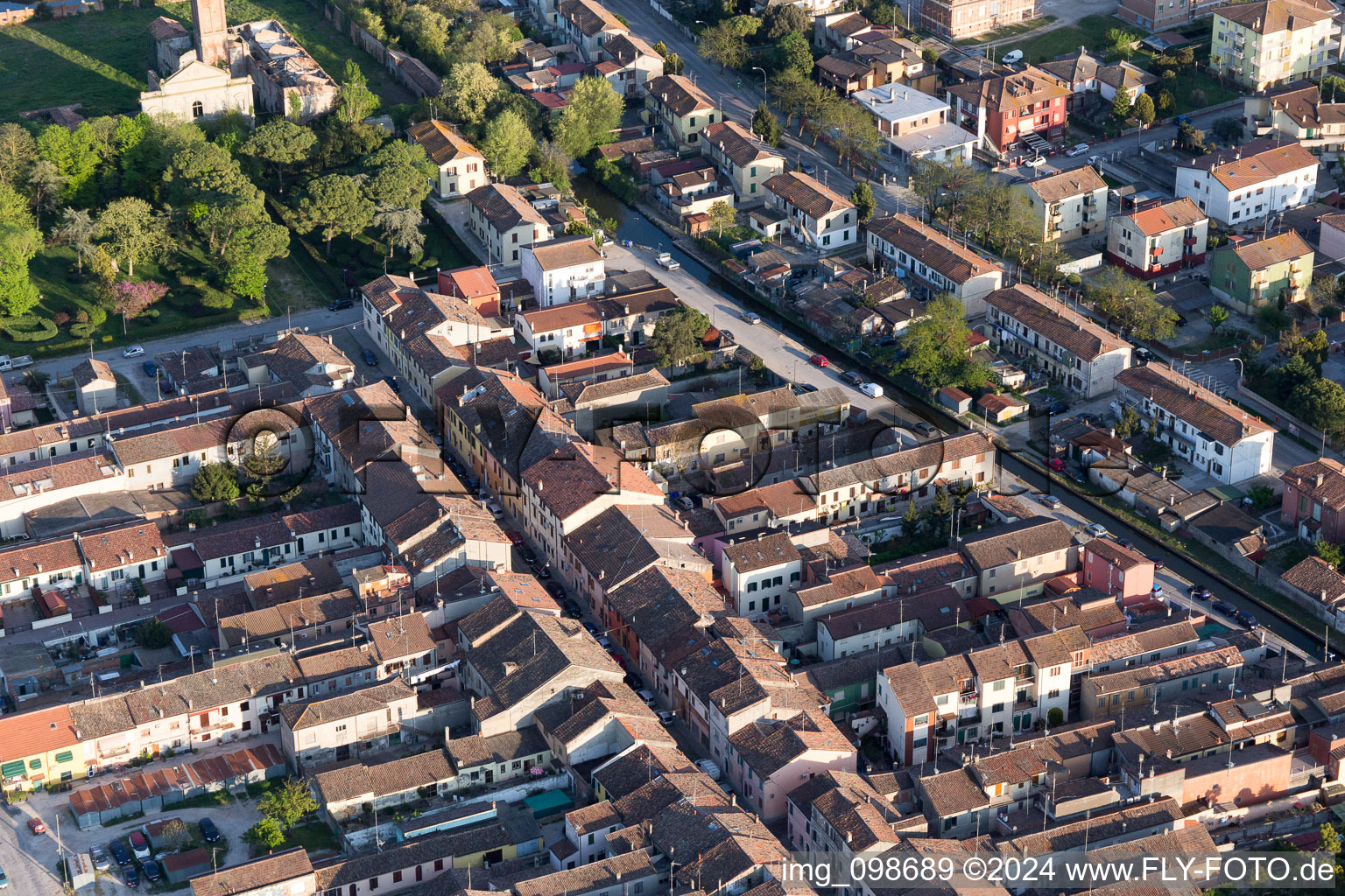 Photographie aérienne de Comacchio dans le département Ferrara, Italie