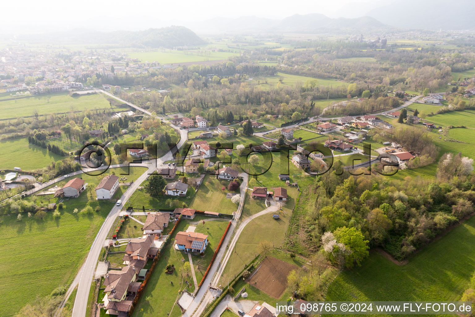 Vue aérienne de Borgo Ampiano dans le département Frioul-Vénétie Julienne, Italie