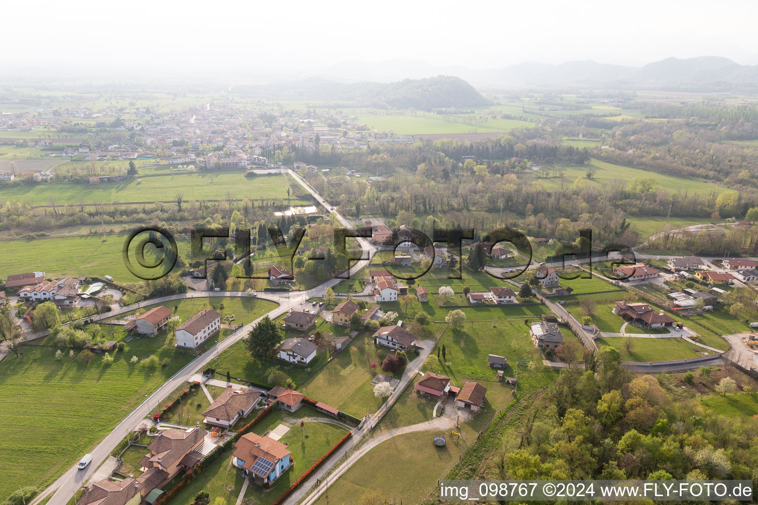 Photographie aérienne de Borgo Ampiano dans le département Frioul-Vénétie Julienne, Italie