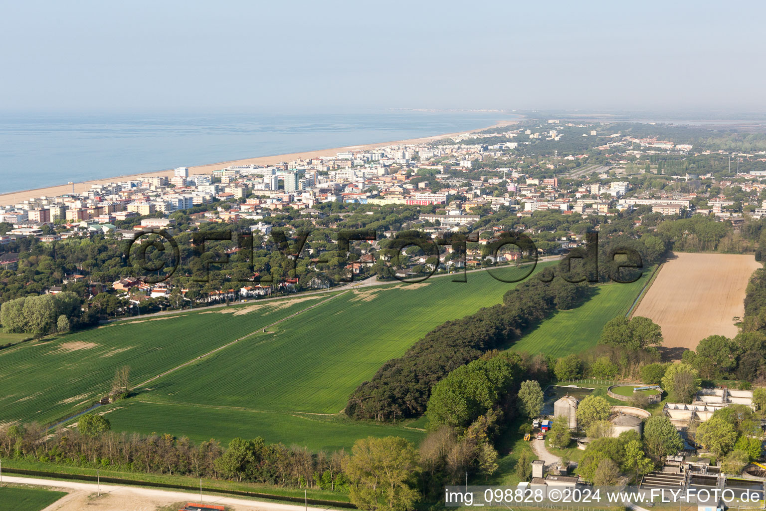 Vue d'oiseau de Lignano Riviera dans le département Frioul-Vénétie Julienne, Italie