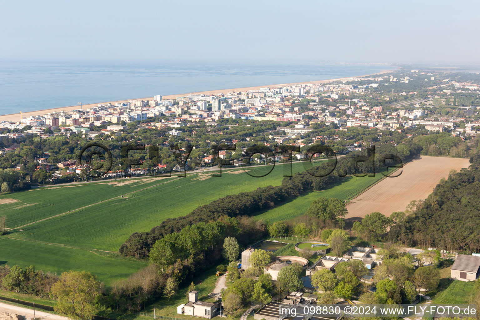 Enregistrement par drone de Lignano Riviera dans le département Frioul-Vénétie Julienne, Italie