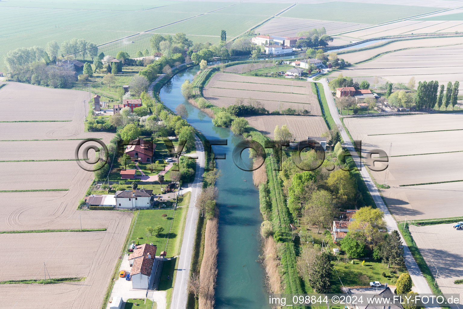 Vue aérienne de Cavanella dans le département Vénétie, Italie