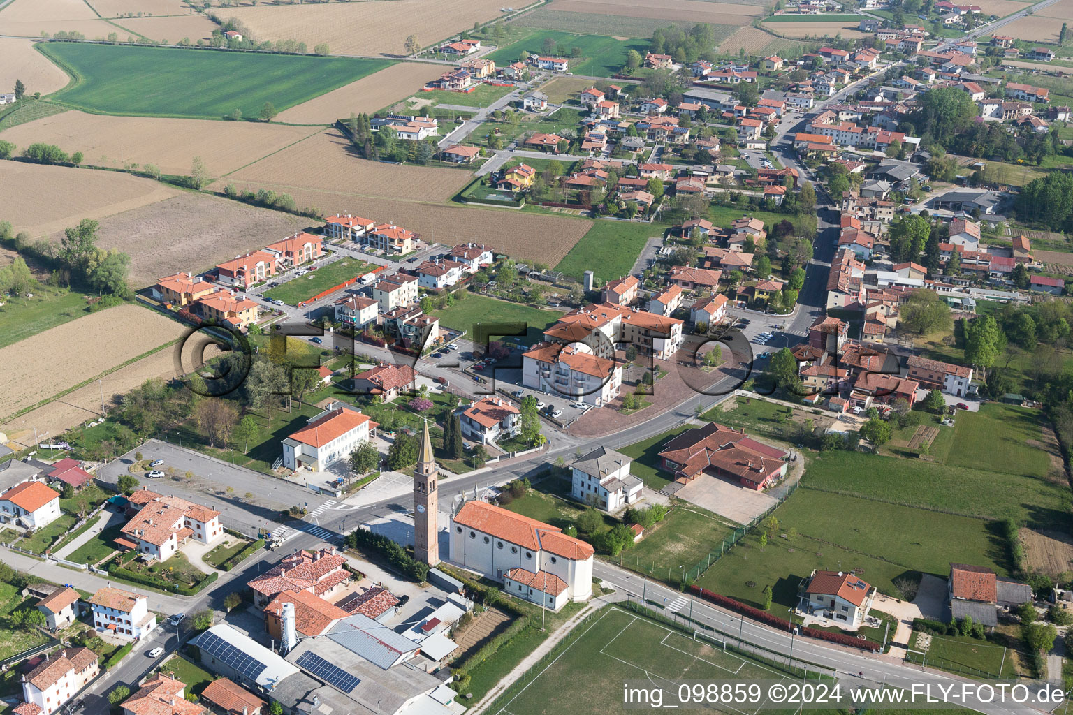 Vue aérienne de Giai dans le département Vénétie, Italie