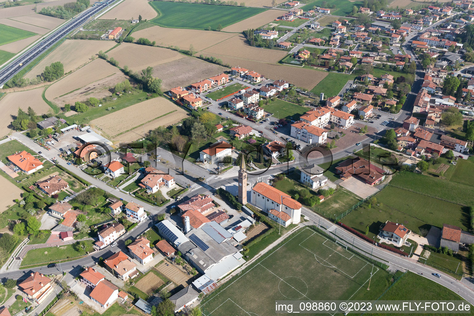 Vue aérienne de Giai dans le département Vénétie, Italie