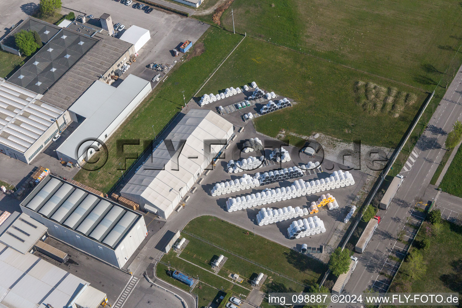 Vue aérienne de Locaux de l'usine Soprema Srl - Efyos à Zona Industriale Ponte Rosso à le quartier Zona Industriale Ponte Rosso in San Vito al Tagliamento dans le département Pordenone, Italie