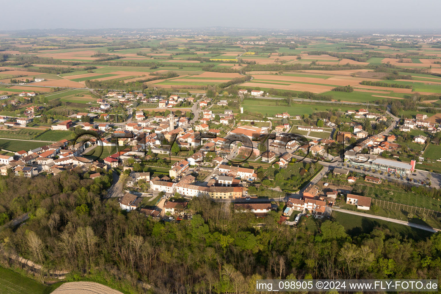 Vue aérienne de Vidulis dans le département Frioul-Vénétie Julienne, Italie