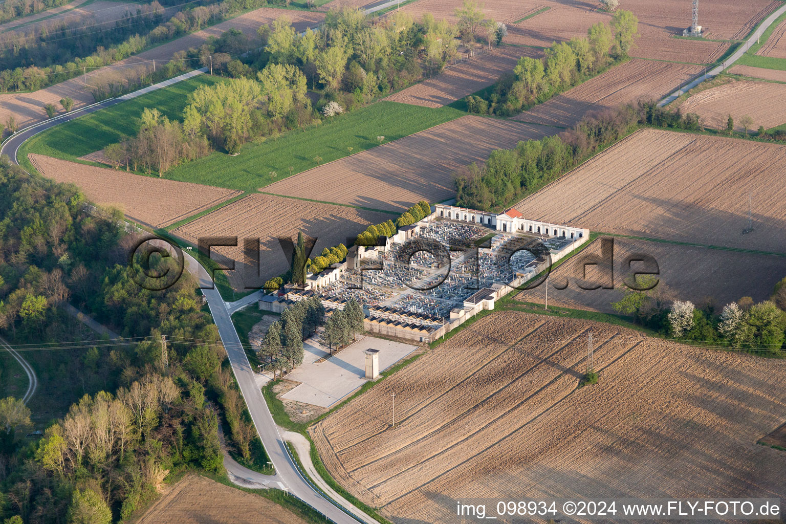 Vue aérienne de Cavasso Nuovo dans le département Pordenone, Italie