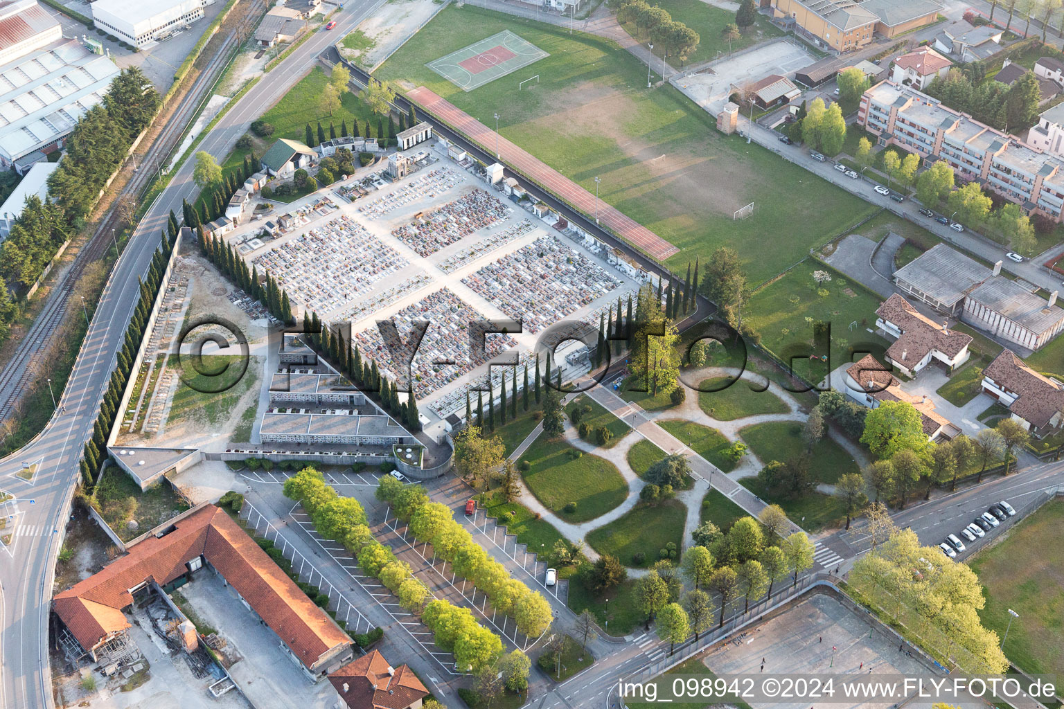 Vue aérienne de Maniago dans le département Pordenone, Italie