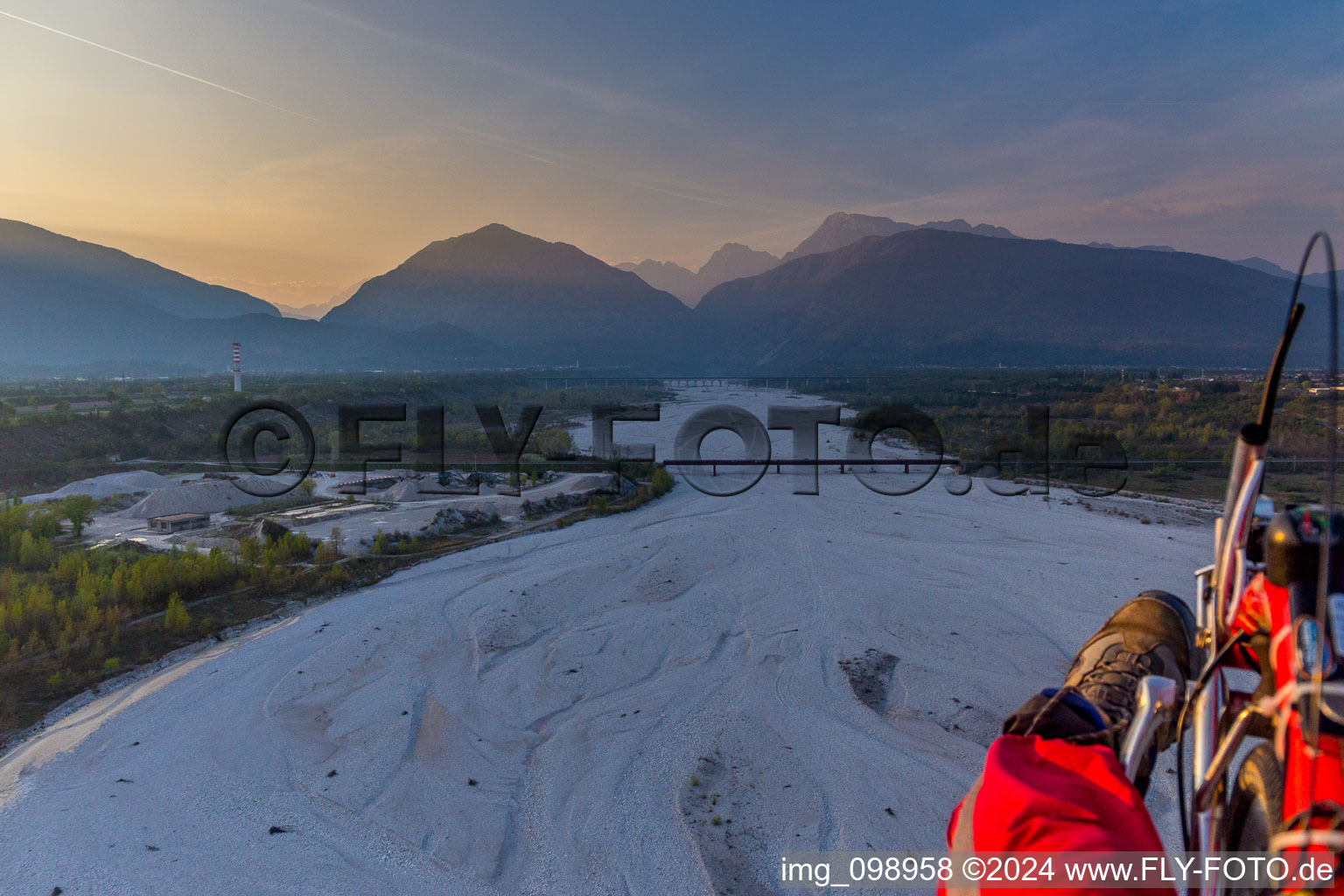 Vue aérienne de Tagliamento à Vajont dans le département Pordenone, Italie