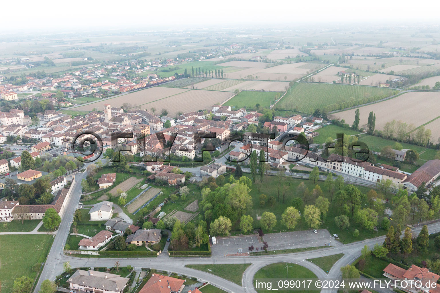 Vue aérienne de Bando dans le département Frioul-Vénétie Julienne, Italie