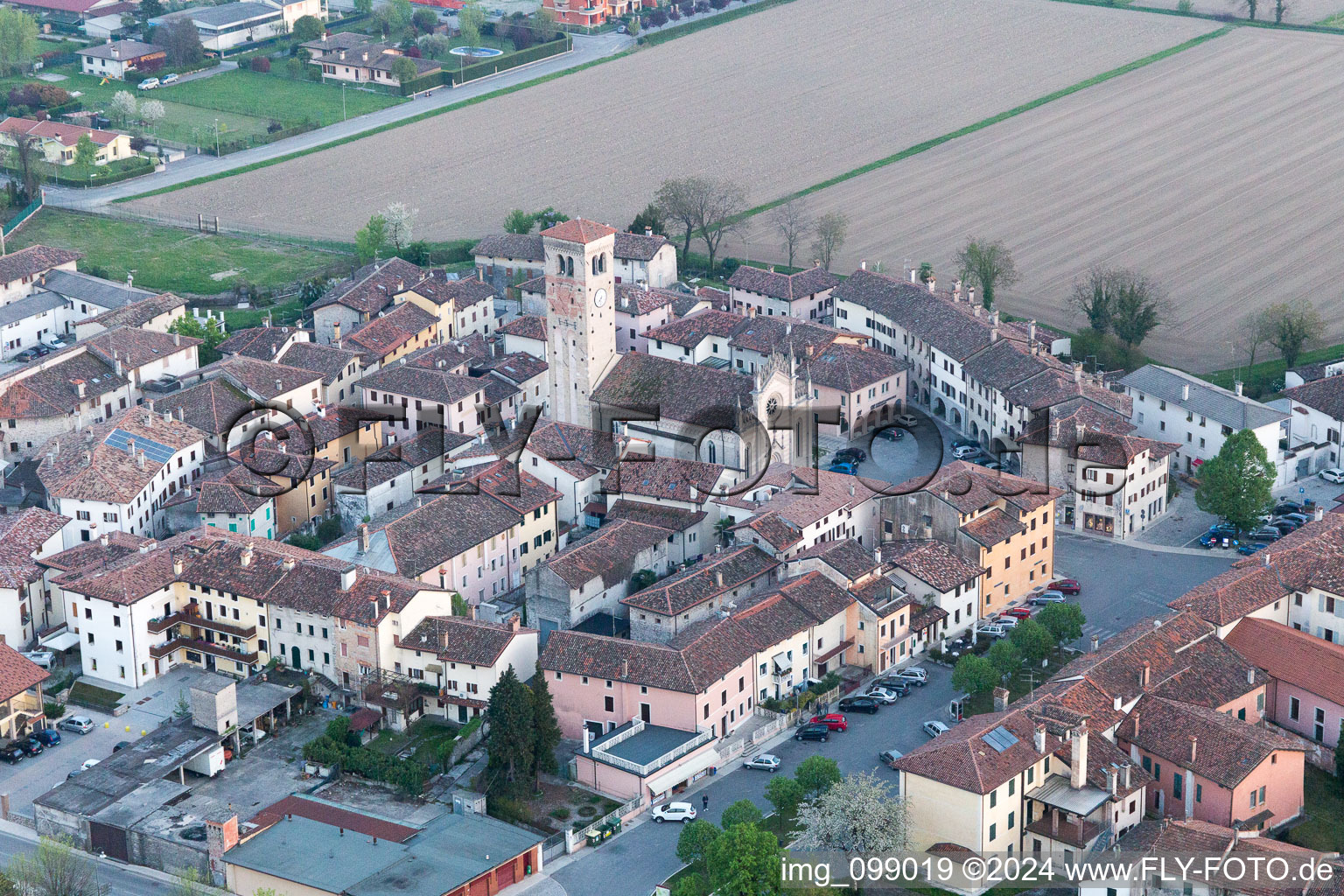 Vue oblique de Bando dans le département Frioul-Vénétie Julienne, Italie