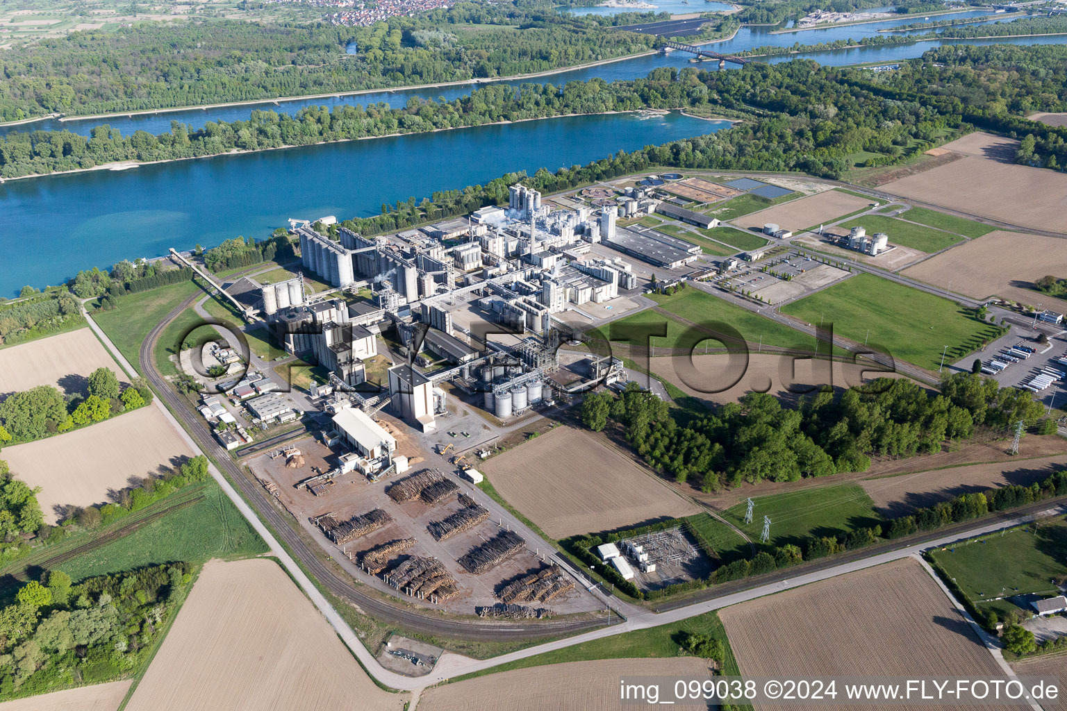 Beinheim dans le département Bas Rhin, France du point de vue du drone