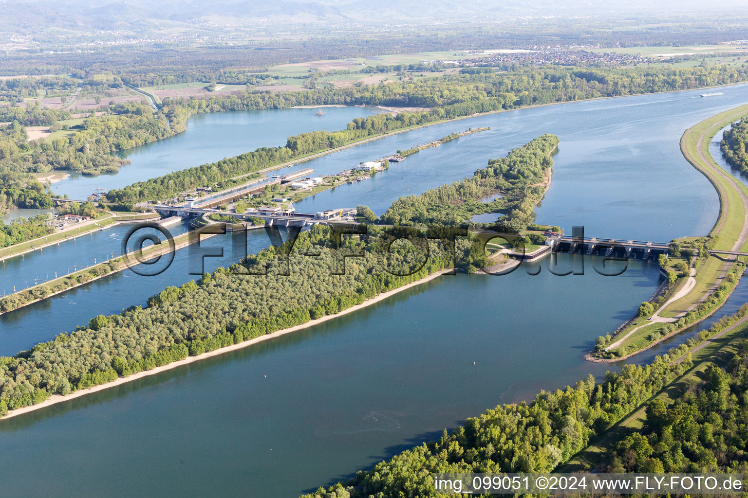 Photographie aérienne de Iffezheim, écluse à Roppenheim dans le département Bas Rhin, France