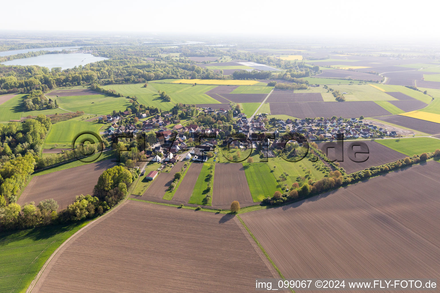 Vue oblique de Neuhaeusel dans le département Bas Rhin, France