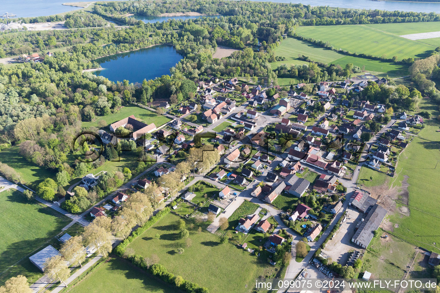 Fort-Louis dans le département Bas Rhin, France du point de vue du drone