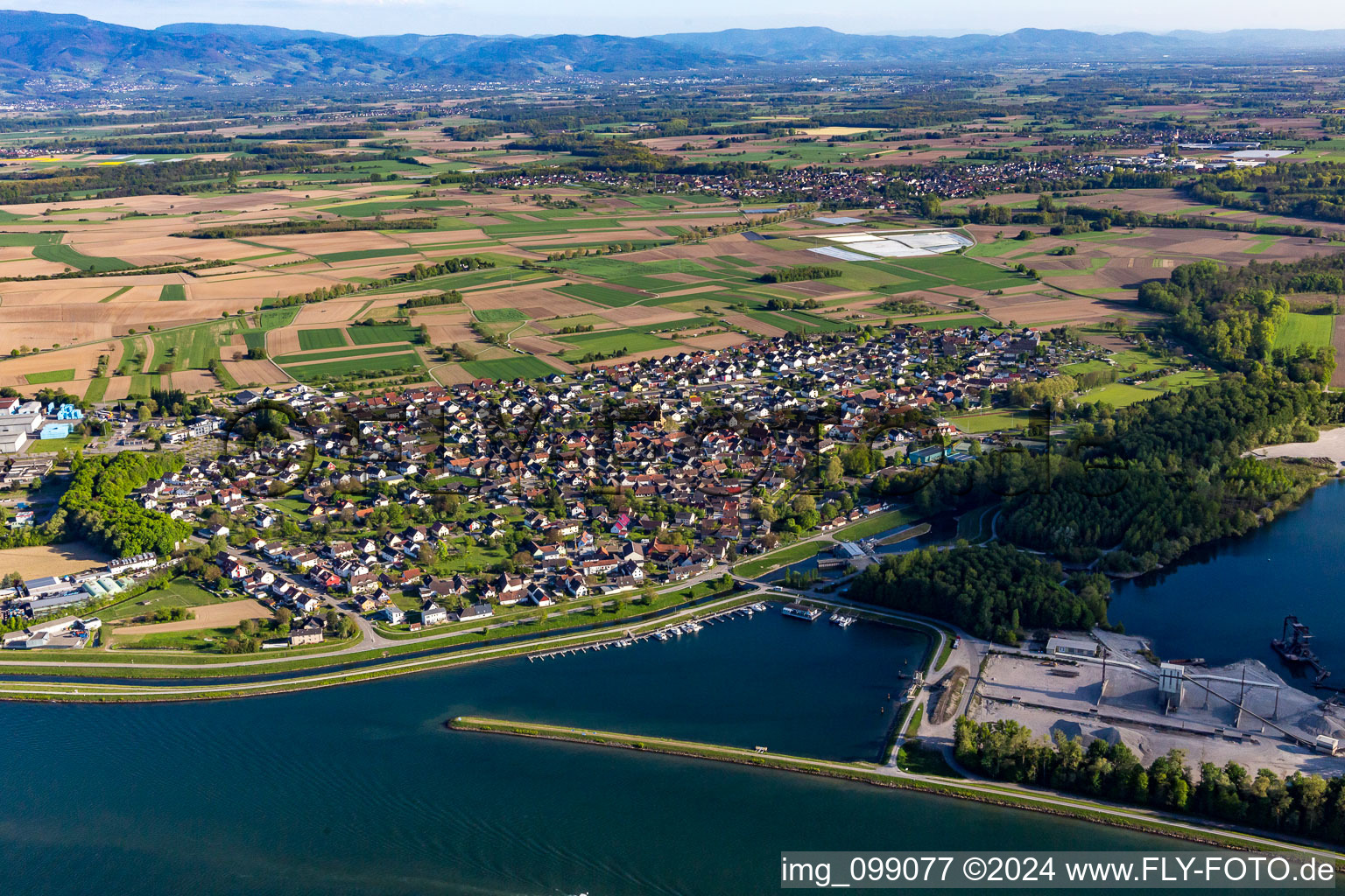 Vue aérienne de Motor Yacht Club Greffern eV à le quartier Greffern in Rheinmünster dans le département Bade-Wurtemberg, Allemagne