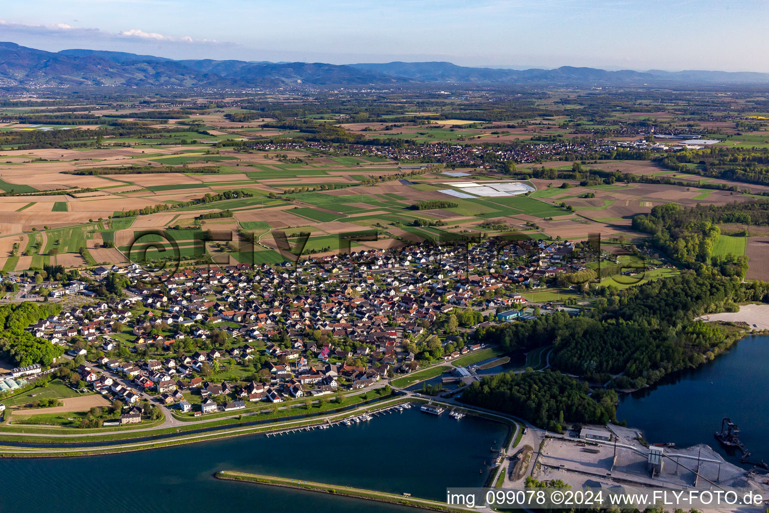 Vue aérienne de Motor Yacht Club Greffern eV à le quartier Greffern in Rheinmünster dans le département Bade-Wurtemberg, Allemagne