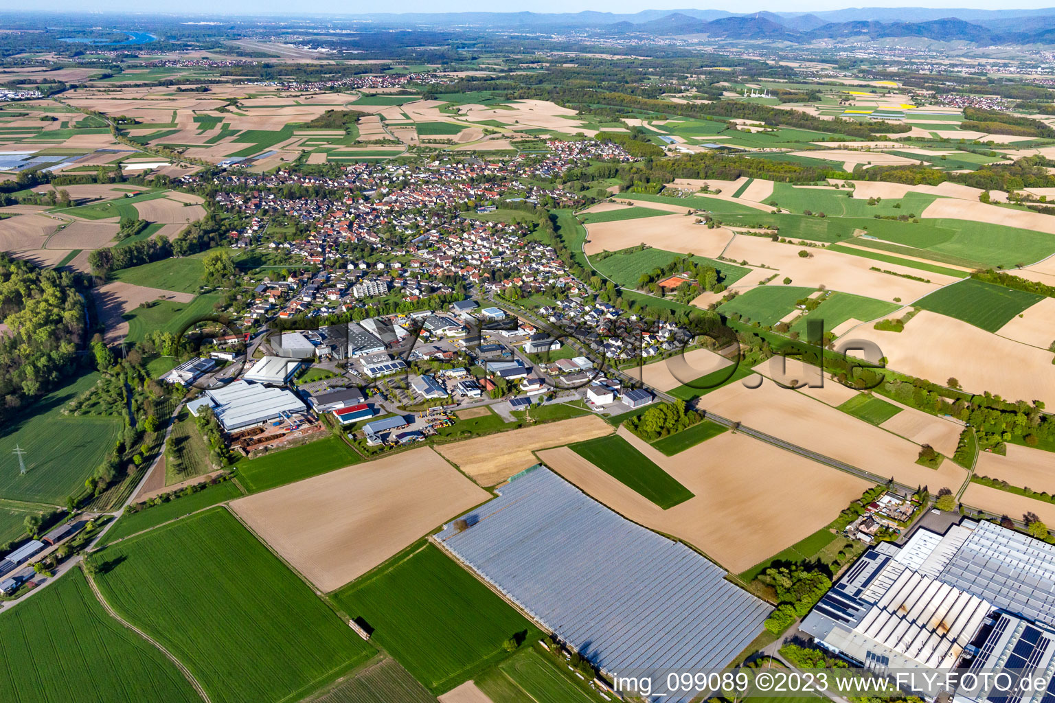 Vue aérienne de Quartier Scherzheim in Lichtenau dans le département Bade-Wurtemberg, Allemagne
