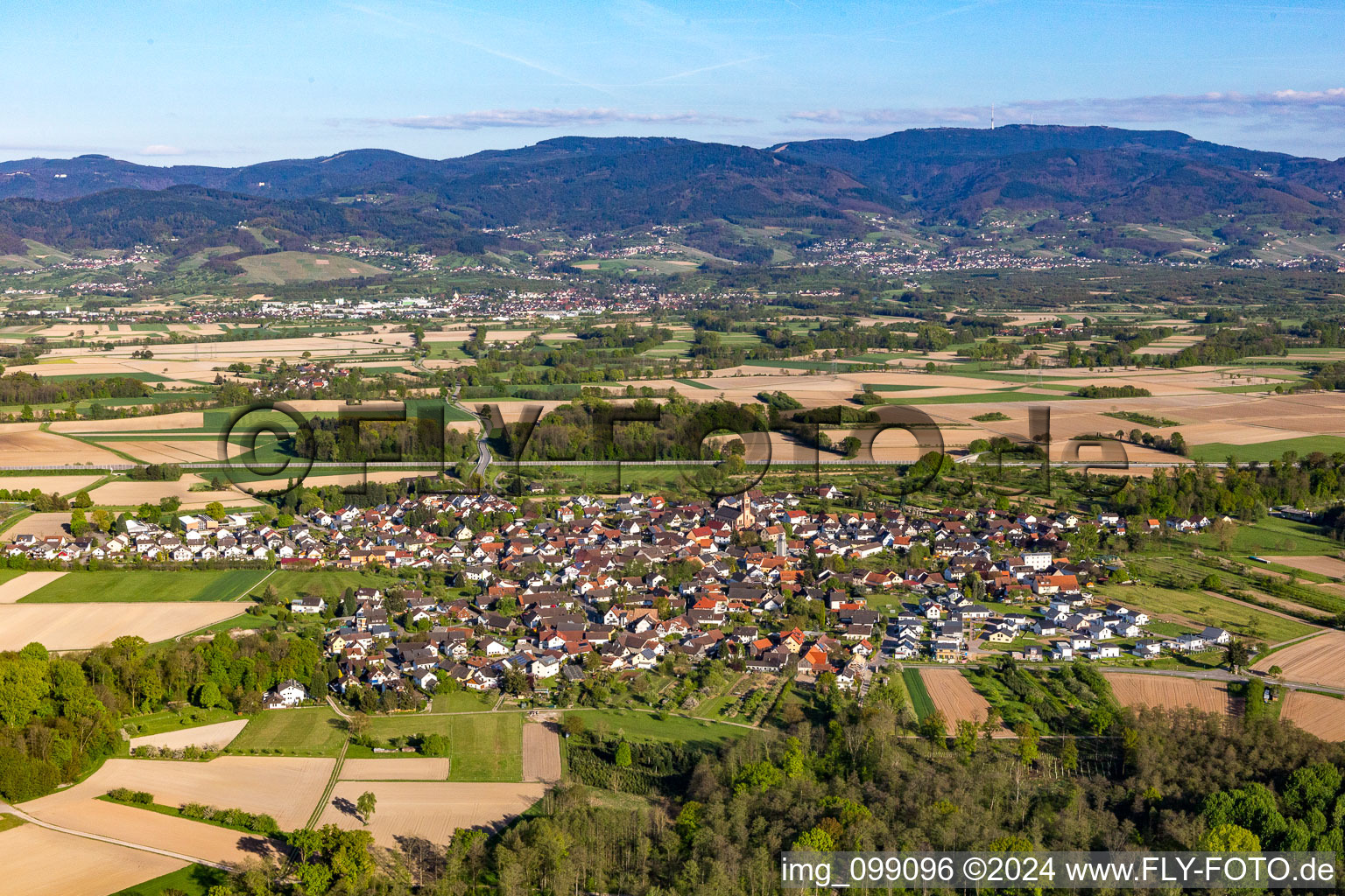 Vue aérienne de De l'ouest à le quartier Unzhurst in Ottersweier dans le département Bade-Wurtemberg, Allemagne