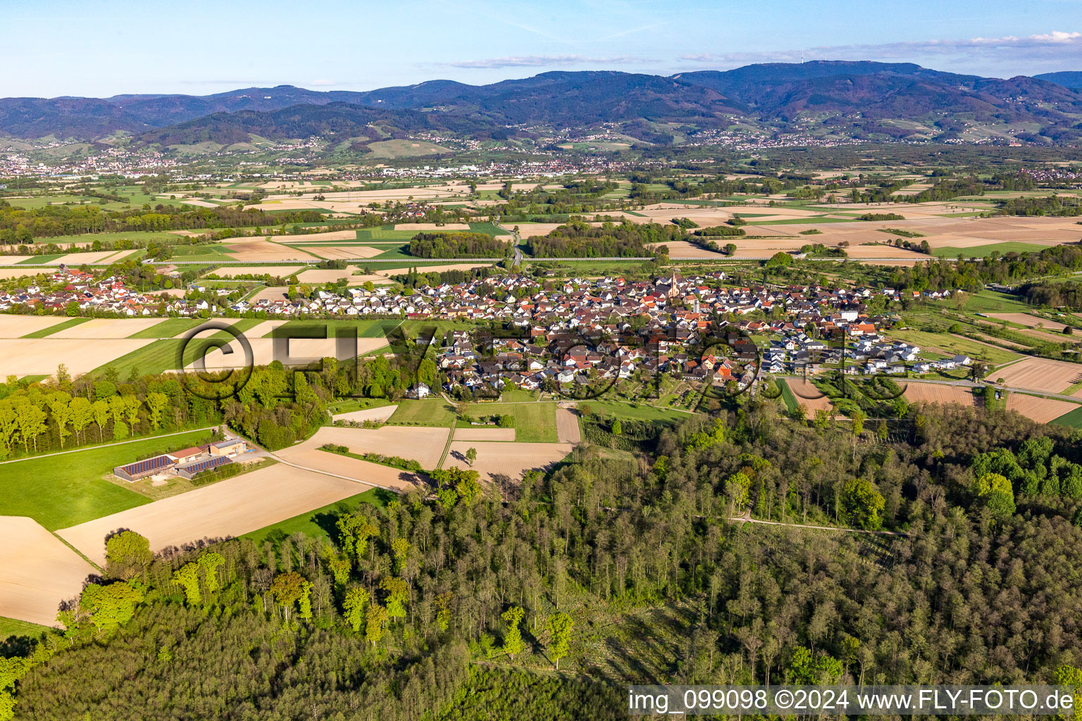 Vue aérienne de De l'ouest à le quartier Unzhurst in Ottersweier dans le département Bade-Wurtemberg, Allemagne