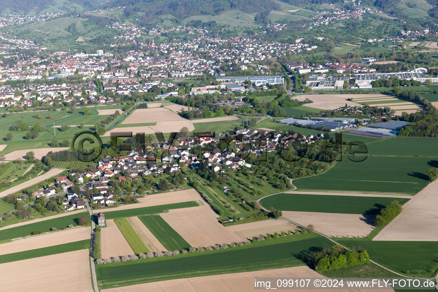 Vue aérienne de Quartier Oberweier in Bühl dans le département Bade-Wurtemberg, Allemagne