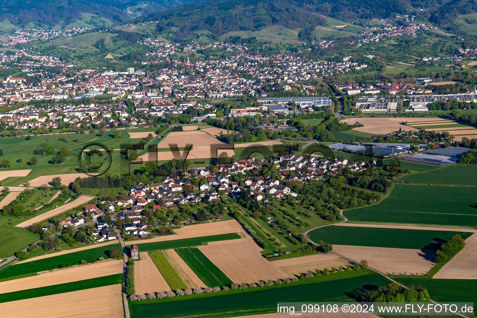 Vue aérienne de Quartier Oberweier in Bühl dans le département Bade-Wurtemberg, Allemagne