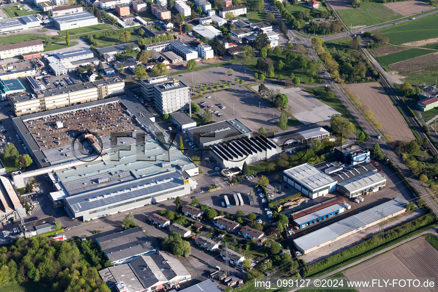 Vue aérienne de Schaeffler Automobile à Bühl dans le département Bade-Wurtemberg, Allemagne