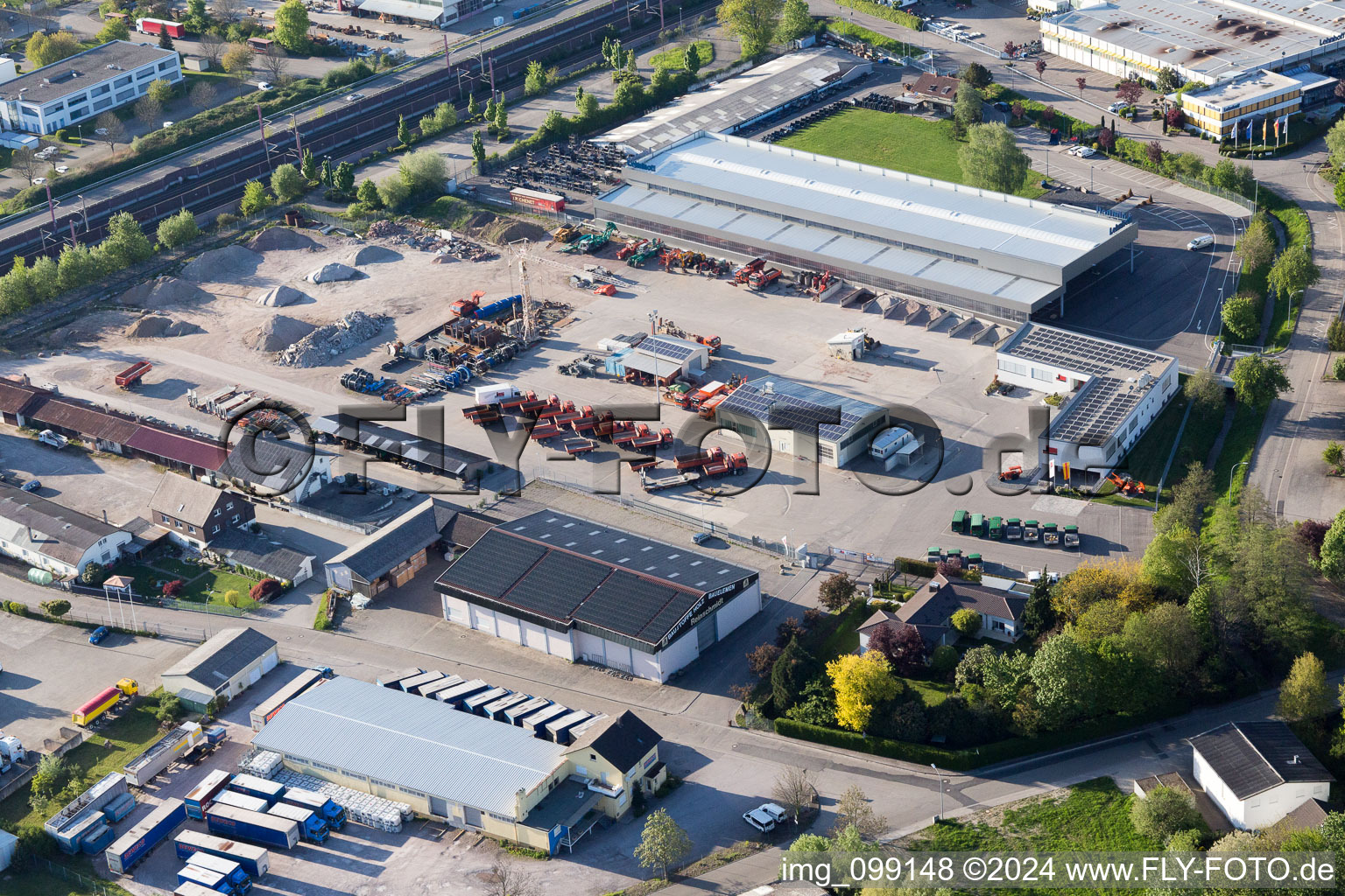 Vue aérienne de Entreprise de construction Josef Schnell à le quartier Steinbach in Baden-Baden dans le département Bade-Wurtemberg, Allemagne