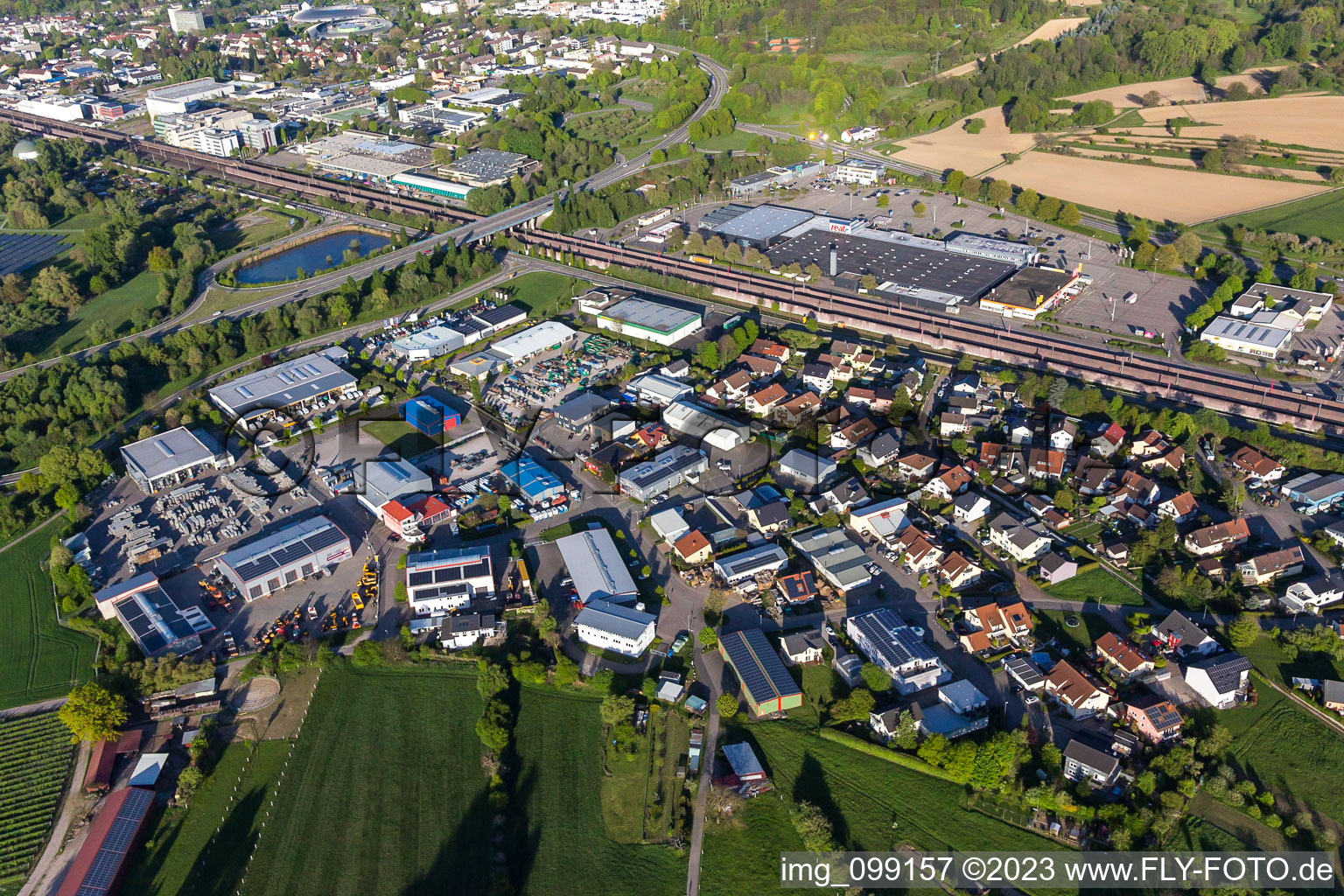 Vue aérienne de Cartographie, zone industrielle à Sinzheim dans le département Bade-Wurtemberg, Allemagne