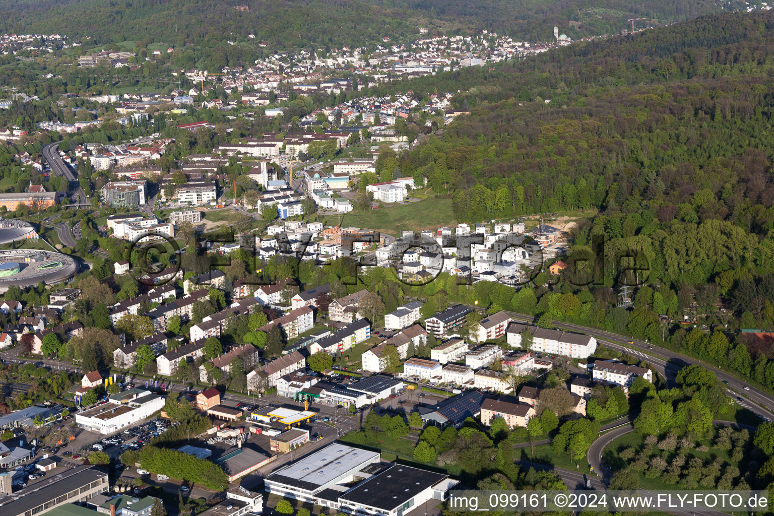 Vue aérienne de Nouvelle zone de développement Yalta Ring à le quartier Oos in Baden-Baden dans le département Bade-Wurtemberg, Allemagne