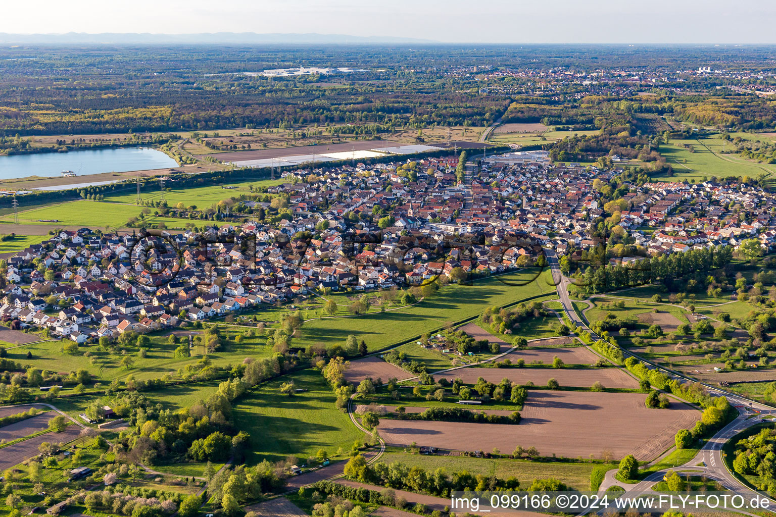 Vue aérienne de Quartier Sandweier in Baden-Baden dans le département Bade-Wurtemberg, Allemagne